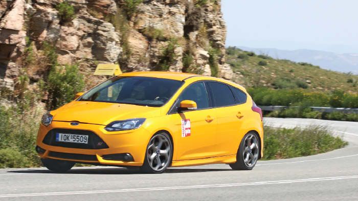 Το Focus ST έχει τρομερή δύναμη και στο όριο απαιτεί την 100% συγκέντρωση του οδηγού.